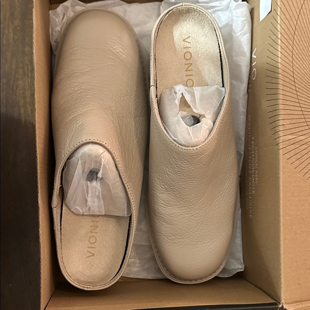 Vionic Women's Tan Leather Mules